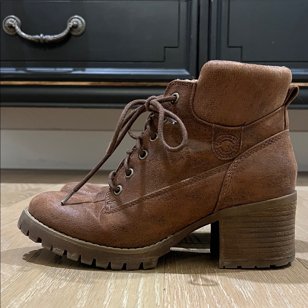 Crown Vintage Tan Lace Up Boots